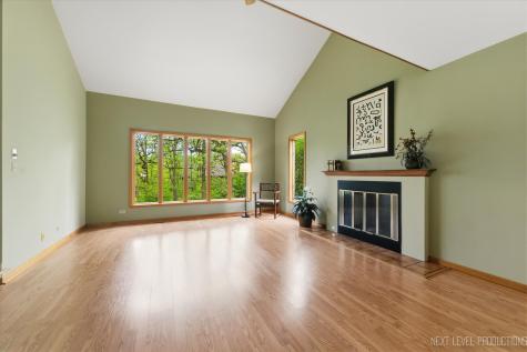 39W795 Reindeer Trail St. Charles IL 60175