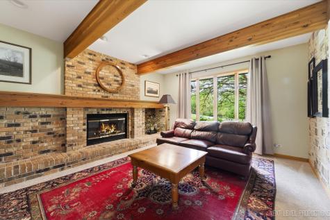 39W795 Reindeer Trail St. Charles IL 60175
