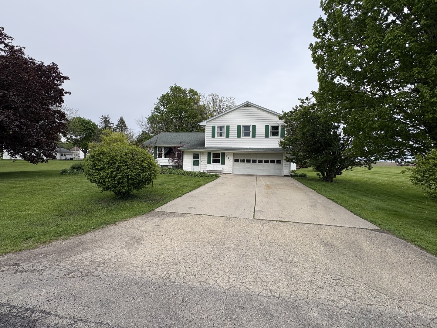 320 South Main Street Creston IL 60113