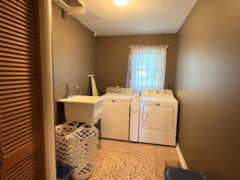 320 South Main Street Creston IL 60113
