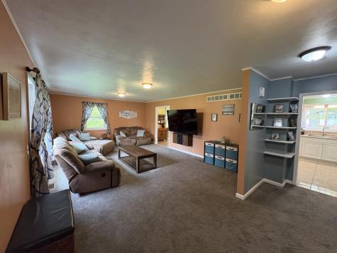 320 South Main Street Creston IL 60113