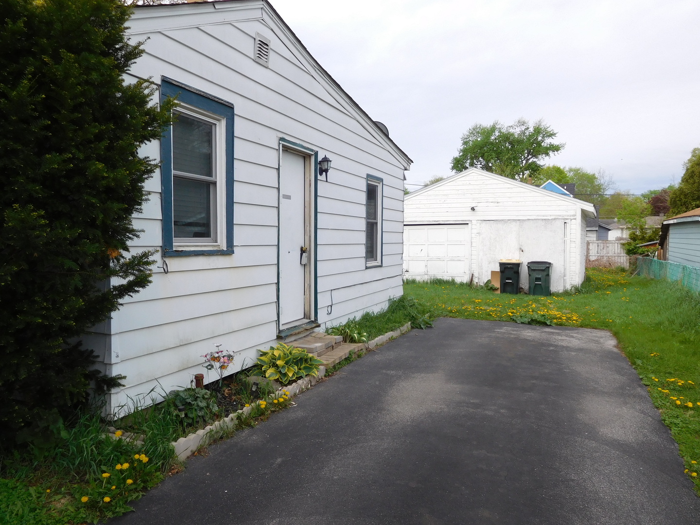 1069 Douglas Avenue Aurora IL 60505