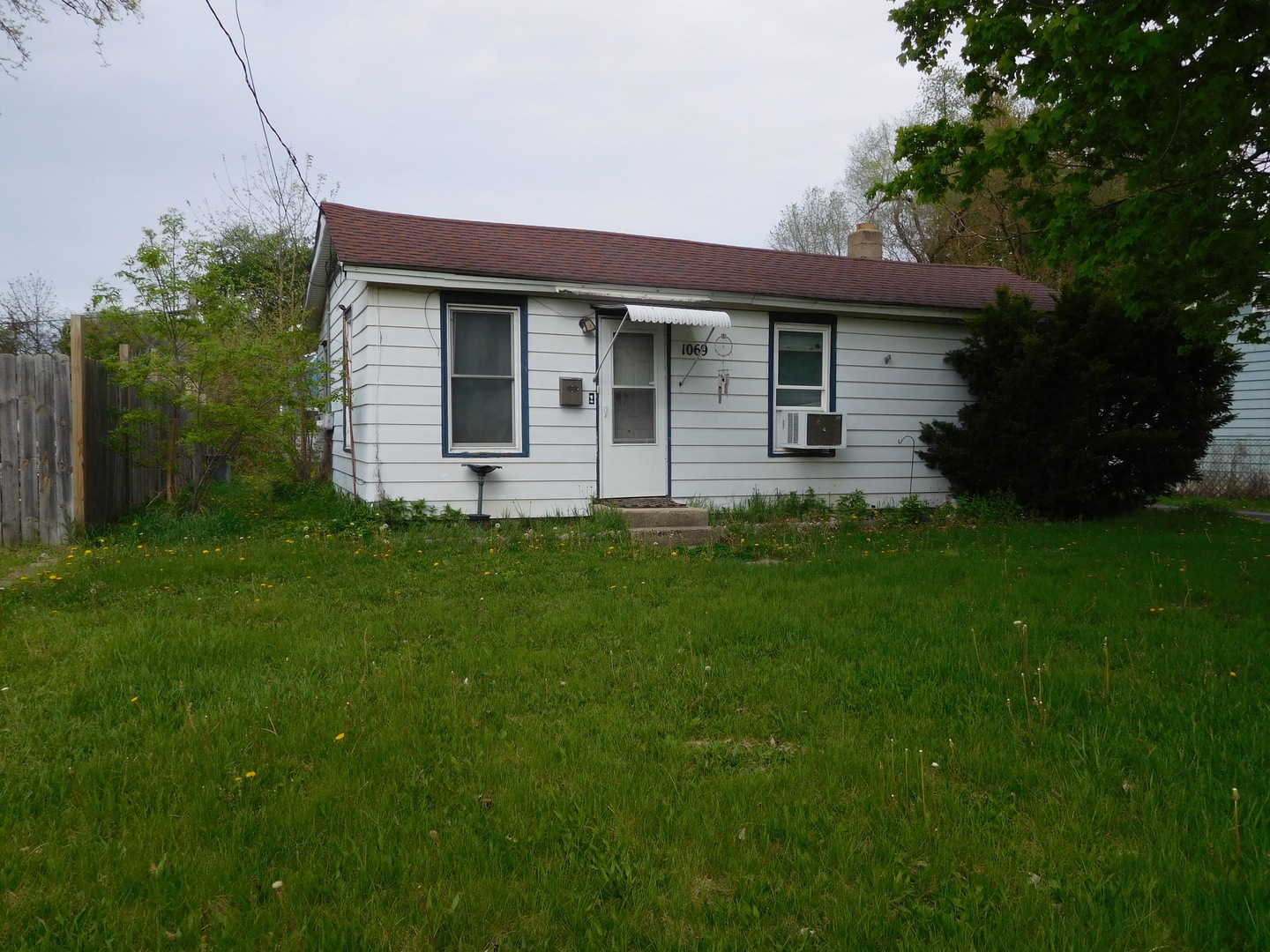 1069 Douglas Avenue Aurora IL 60505