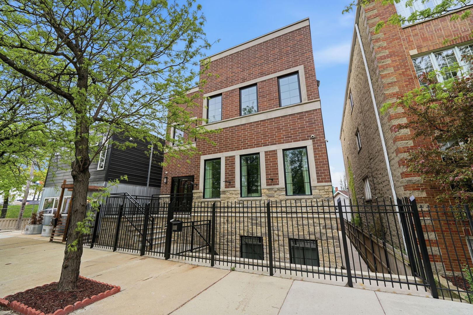1443 North Cleaver Street Chicago IL 60642