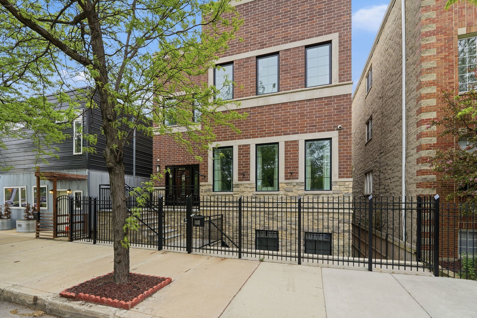 1443 North Cleaver Street Chicago IL 60642
