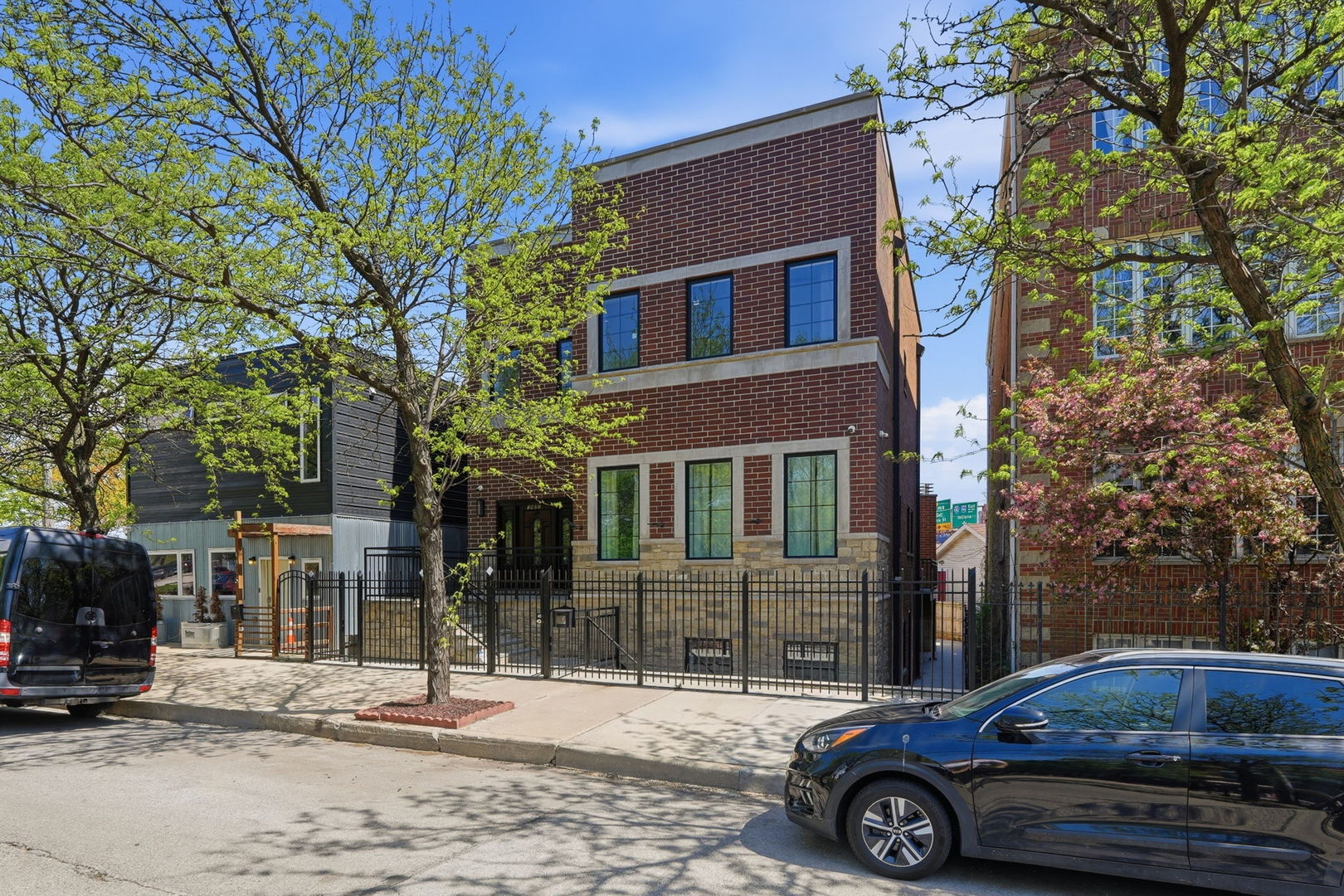 1443 North Cleaver Street Chicago IL 60642