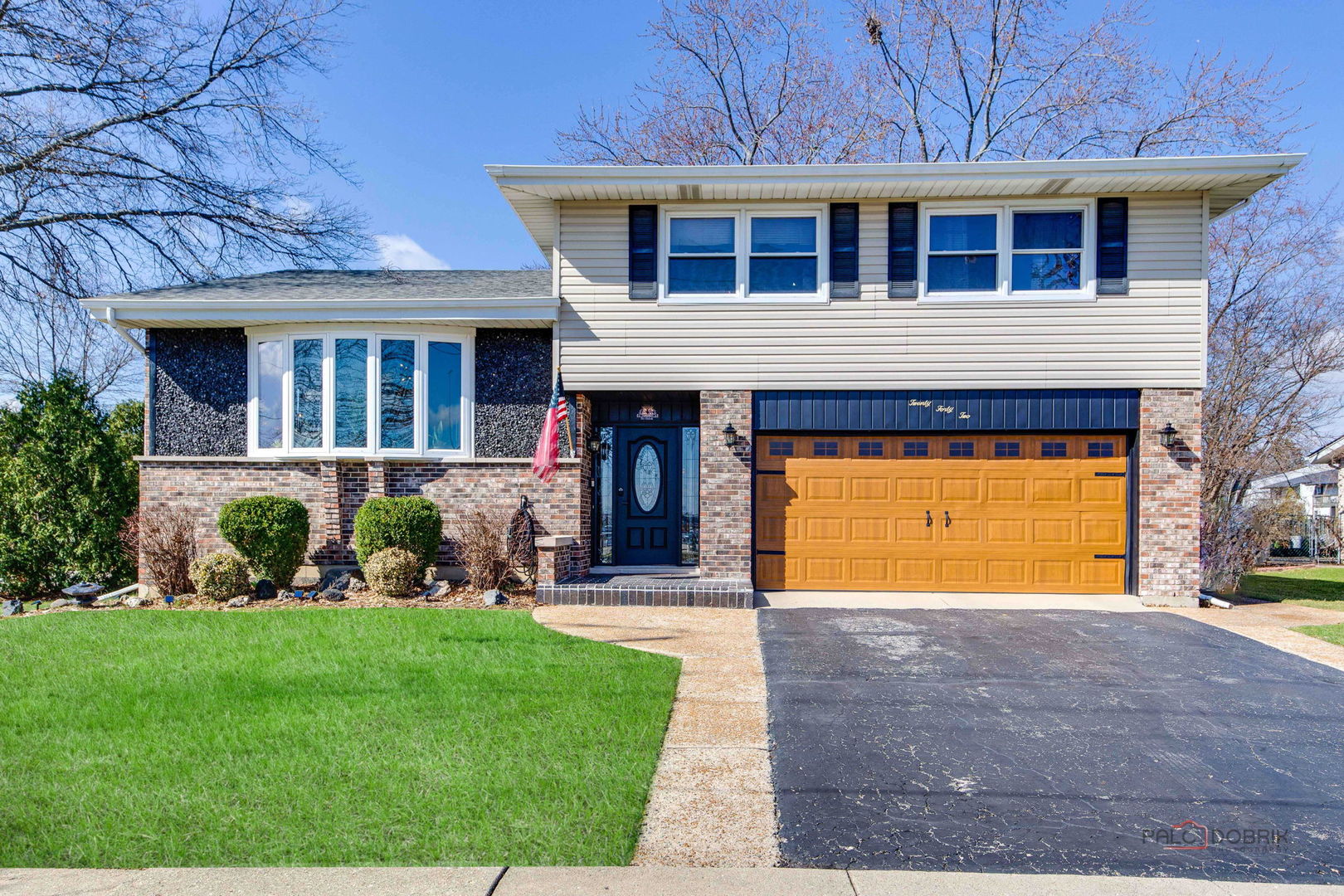2042 South Goebbert Road Arlington Heights IL 60005