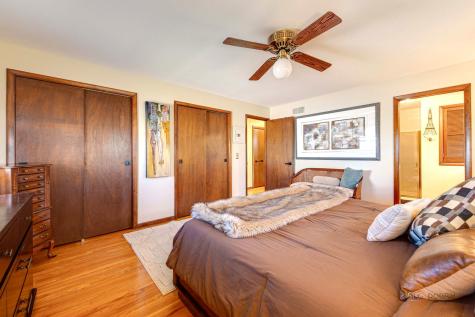 2042 South Goebbert Road Arlington Heights IL 60005
