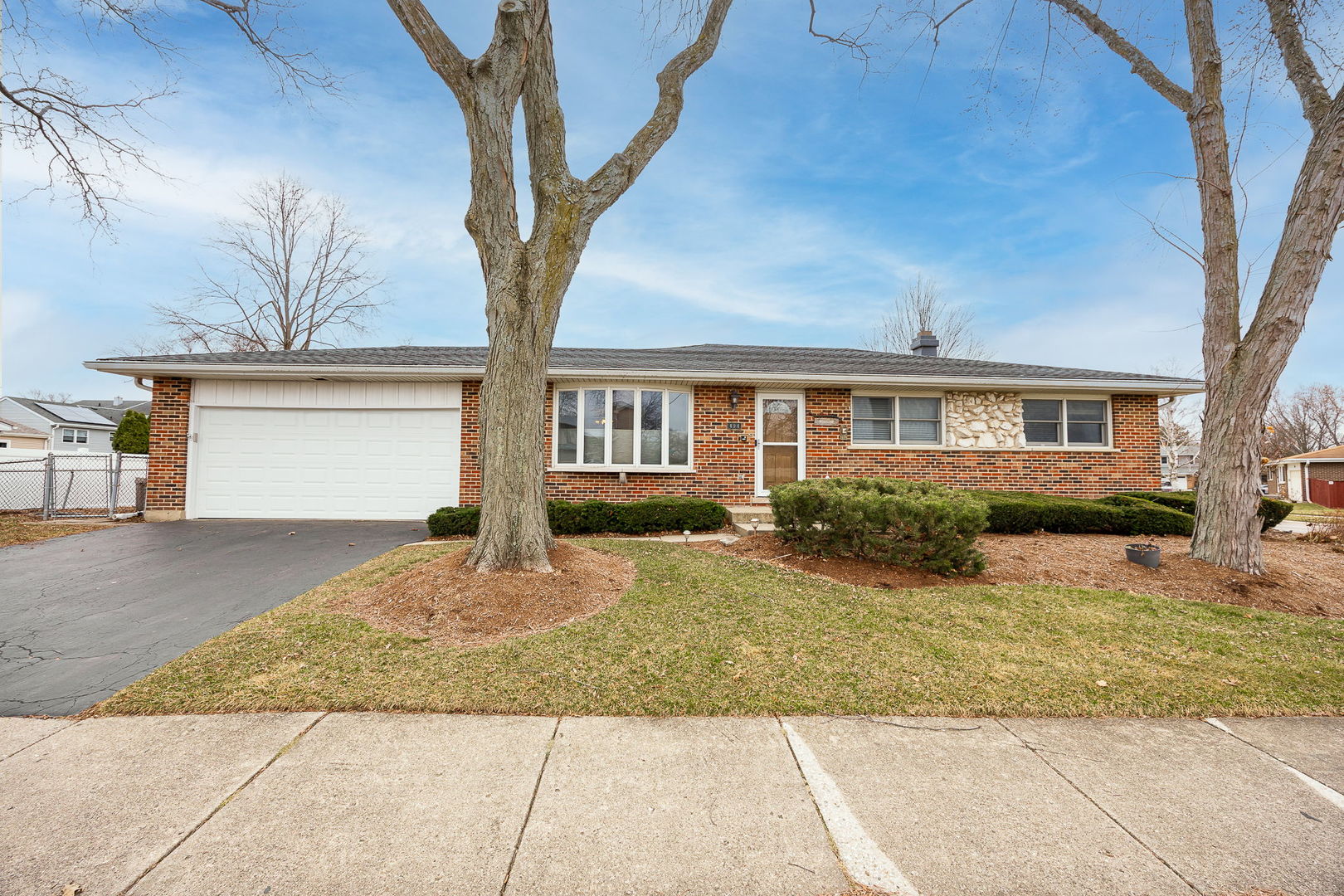 494 Flint Trail Carol Stream IL 60188
