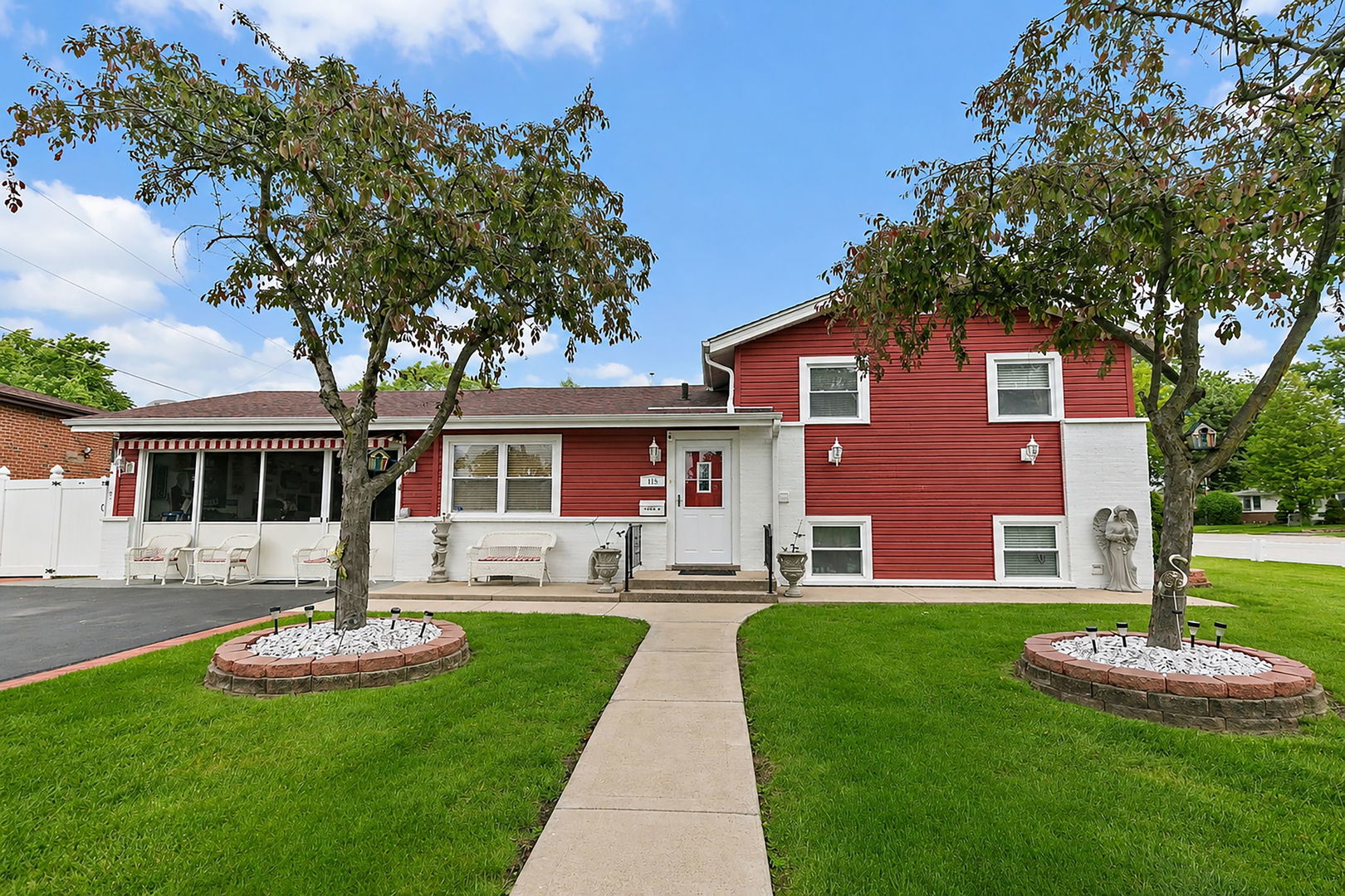 115 North Rose Avenue Addison IL 60101