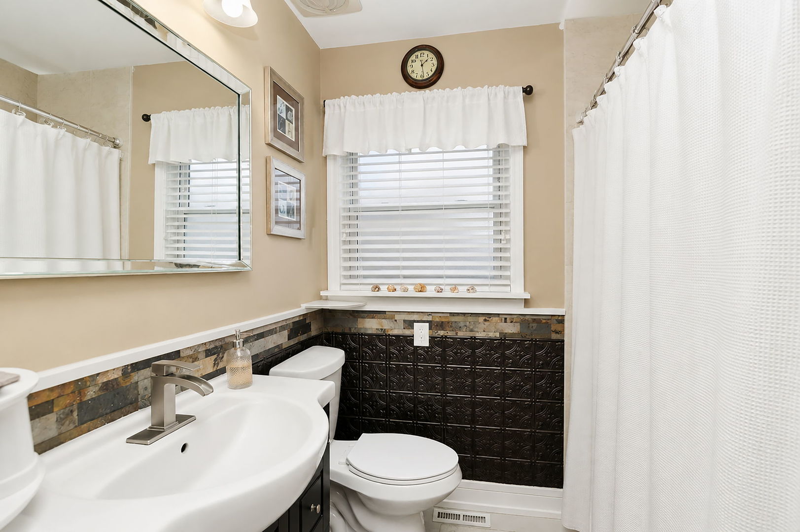 115 North Rose Avenue Addison IL 60101