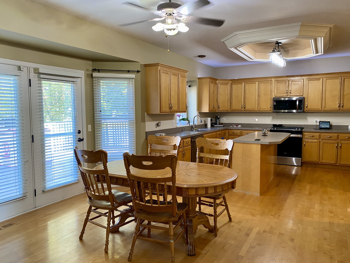 2412 Avalon Court Aurora IL 60503