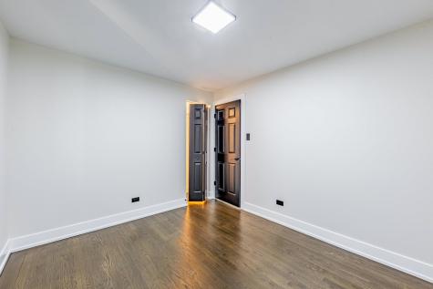 8051 South Escanaba Avenue Chicago IL 60617