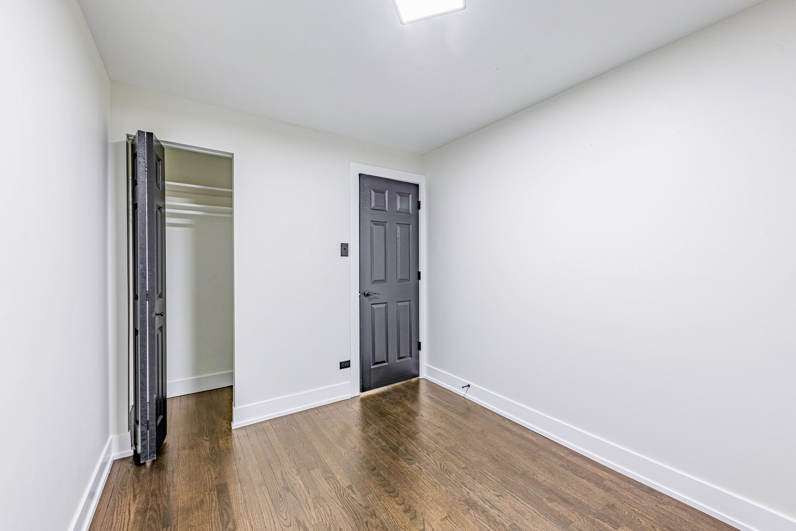 8051 South Escanaba Avenue Chicago IL 60617