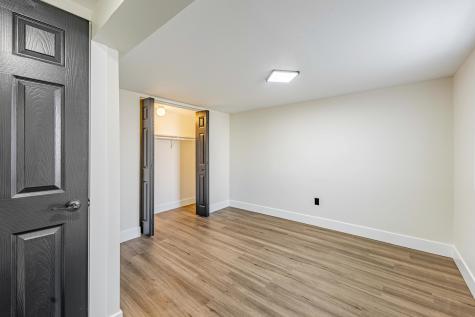 8051 South Escanaba Avenue Chicago IL 60617