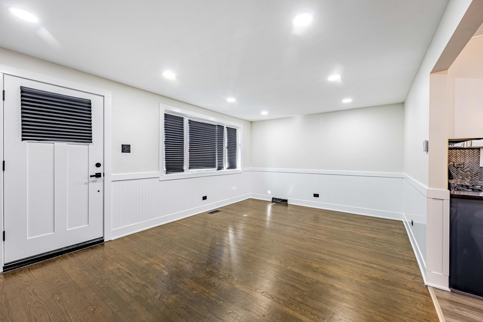 8051 South Escanaba Avenue Chicago IL 60617