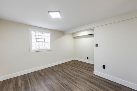 8051 South Escanaba Avenue Chicago IL 60617