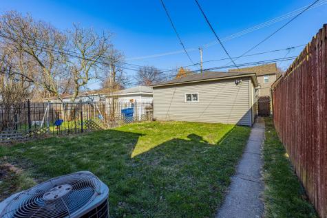 8051 South Escanaba Avenue Chicago IL 60617