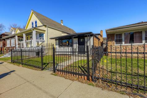 8051 South Escanaba Avenue Chicago IL 60617
