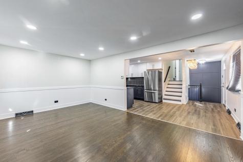 8051 South Escanaba Avenue Chicago IL 60617