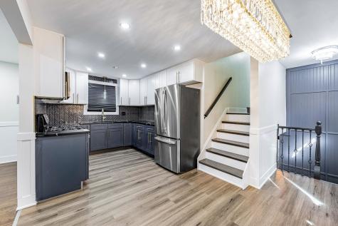 8051 South Escanaba Avenue Chicago IL 60617