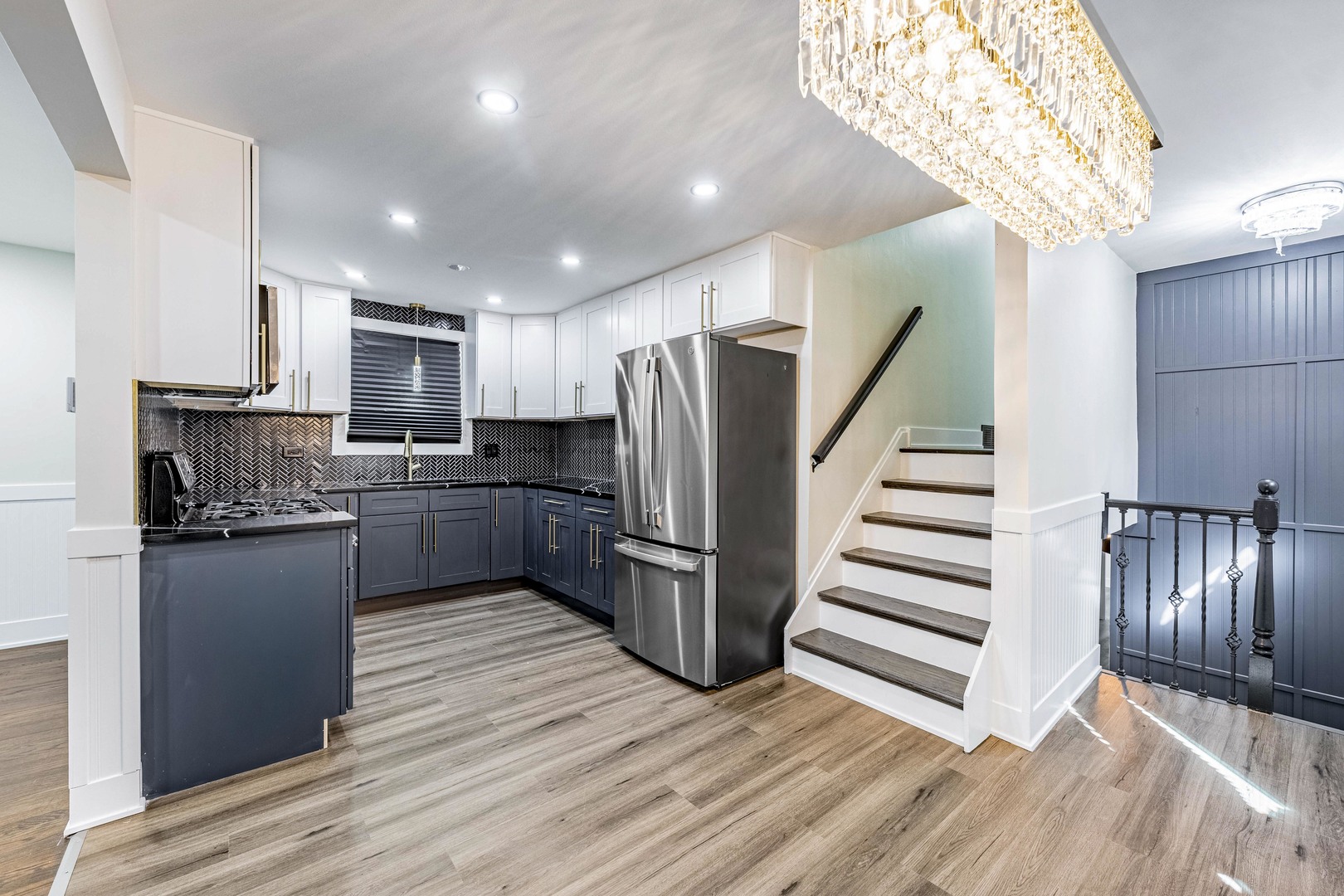 8051 South Escanaba Avenue Chicago IL 60617