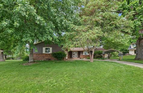 9 Dunlap Woods Sidney IL 61877