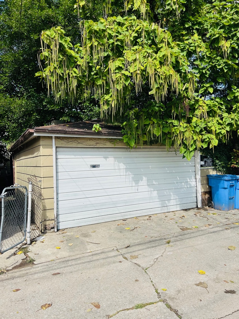 7047 South Eberhart Avenue Chicago IL 60637