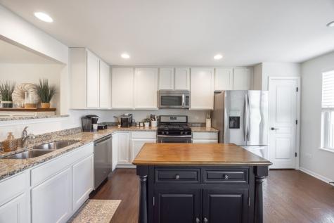 302 Devoe Drive Oswego IL 60543