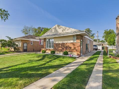 138 Rice Avenue Bellwood IL 60104