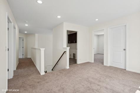 239 Stonington Drive Bloomingdale IL 60108