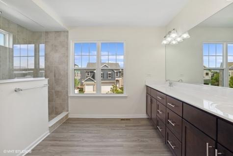 239 Stonington Drive Bloomingdale IL 60108