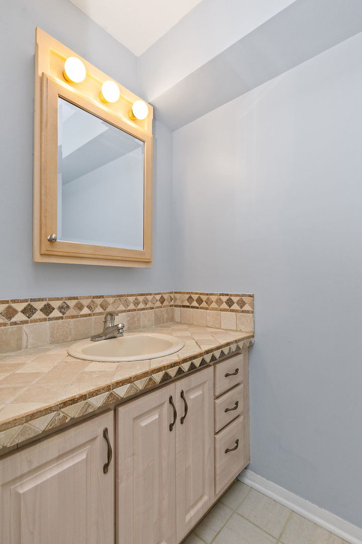 1126 Tiverton Court Schaumburg IL 60193