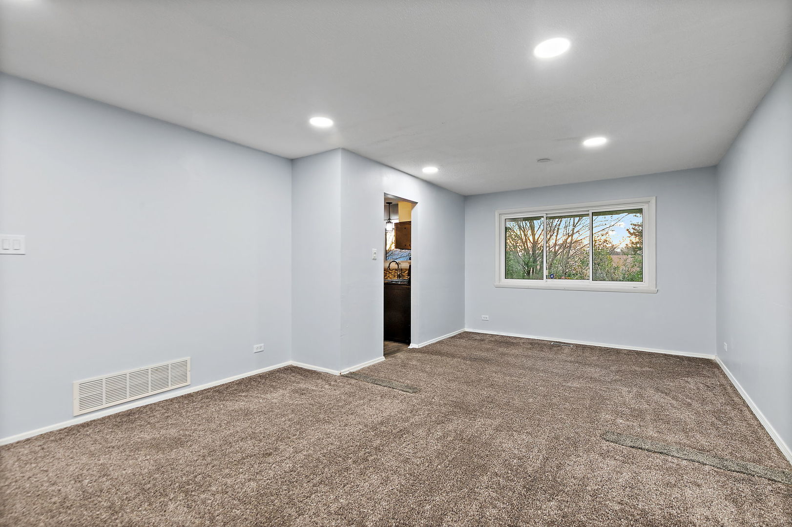 1126 Tiverton Court Schaumburg IL 60193