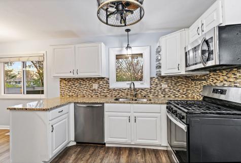 1126 Tiverton Court Schaumburg IL 60193