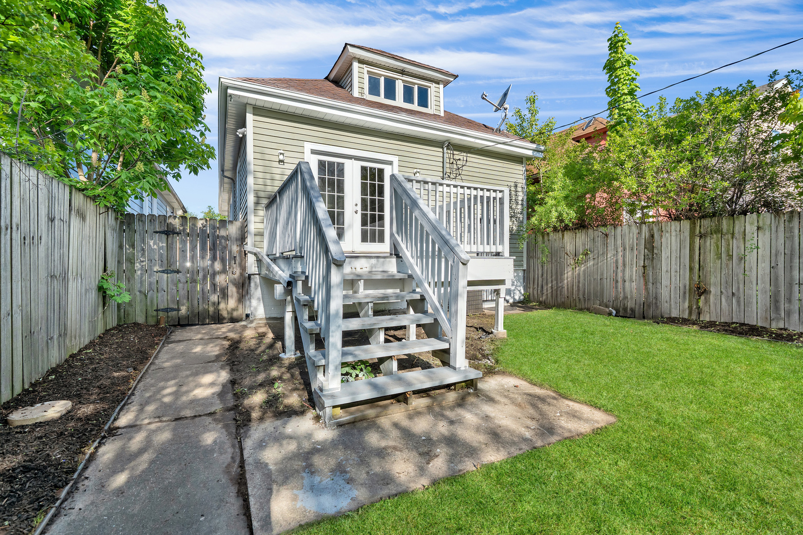 8611 South Kingston Avenue Chicago IL 60617