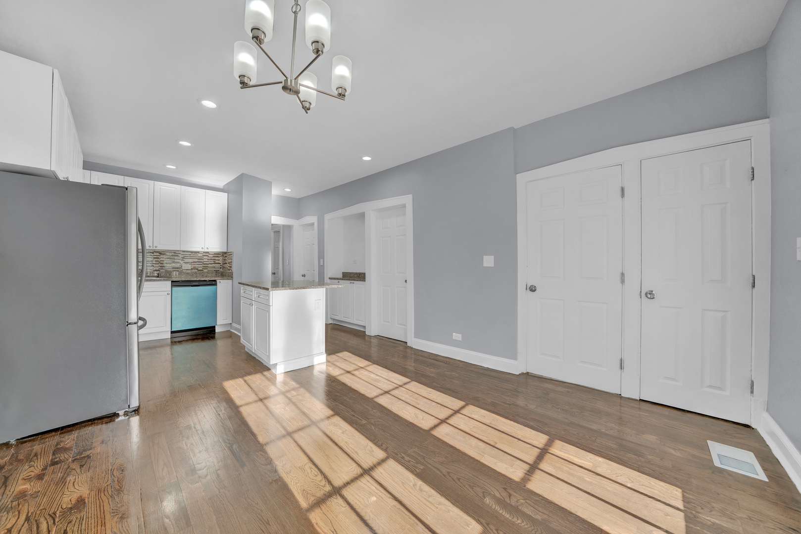 8611 South Kingston Avenue Chicago IL 60617