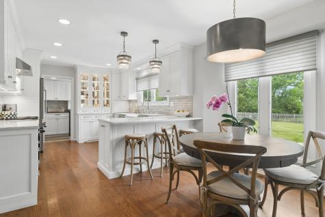1412 Village Court Buffalo Grove IL 60089