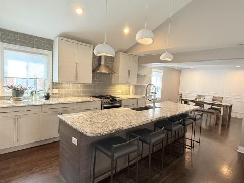 8216 North New England Avenue Niles IL 60714