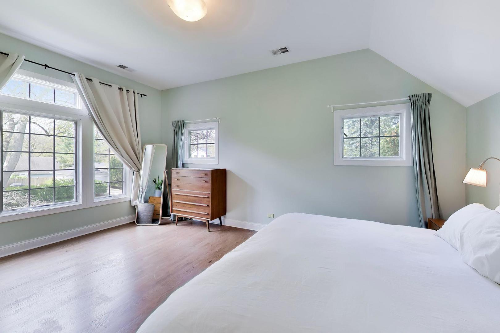 1636 Forest Avenue Wilmette IL 60091