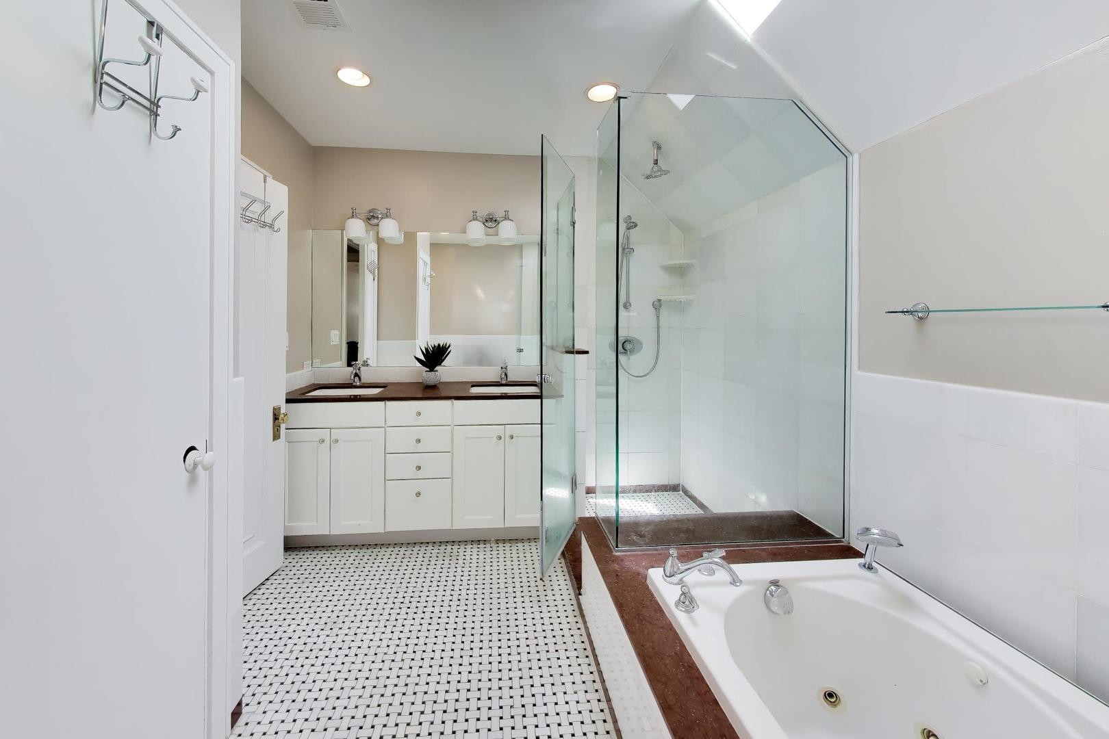 1636 Forest Avenue Wilmette IL 60091