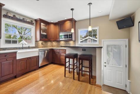 407 North Prospect Manor Avenue Mount Prospect IL 60056