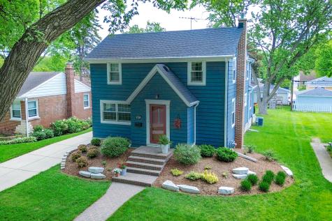 407 North Prospect Manor Avenue Mount Prospect IL 60056