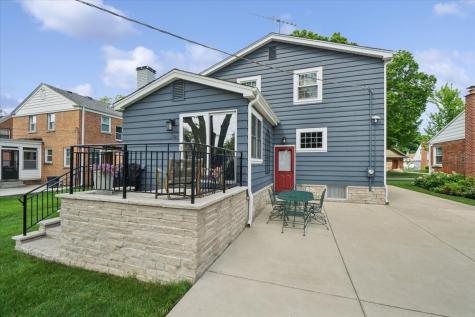 407 North Prospect Manor Avenue Mount Prospect IL 60056