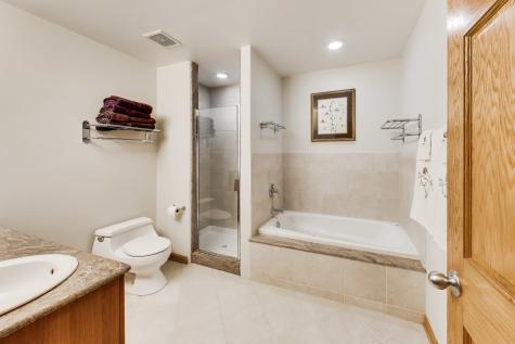 1784 Chestnut Avenue Glenview IL 60025