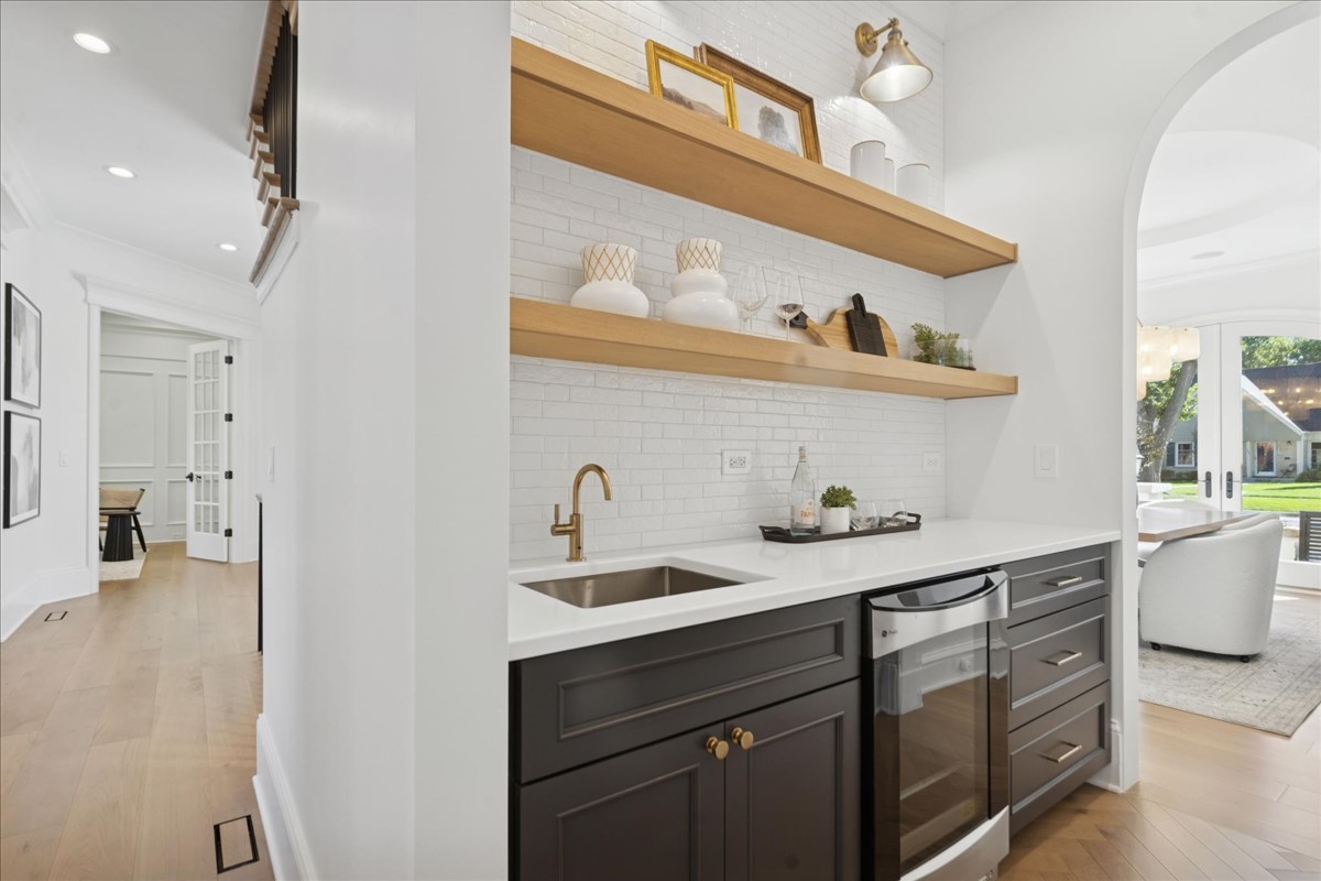 156 Sunnyside Avenue Elmhurst IL 60126