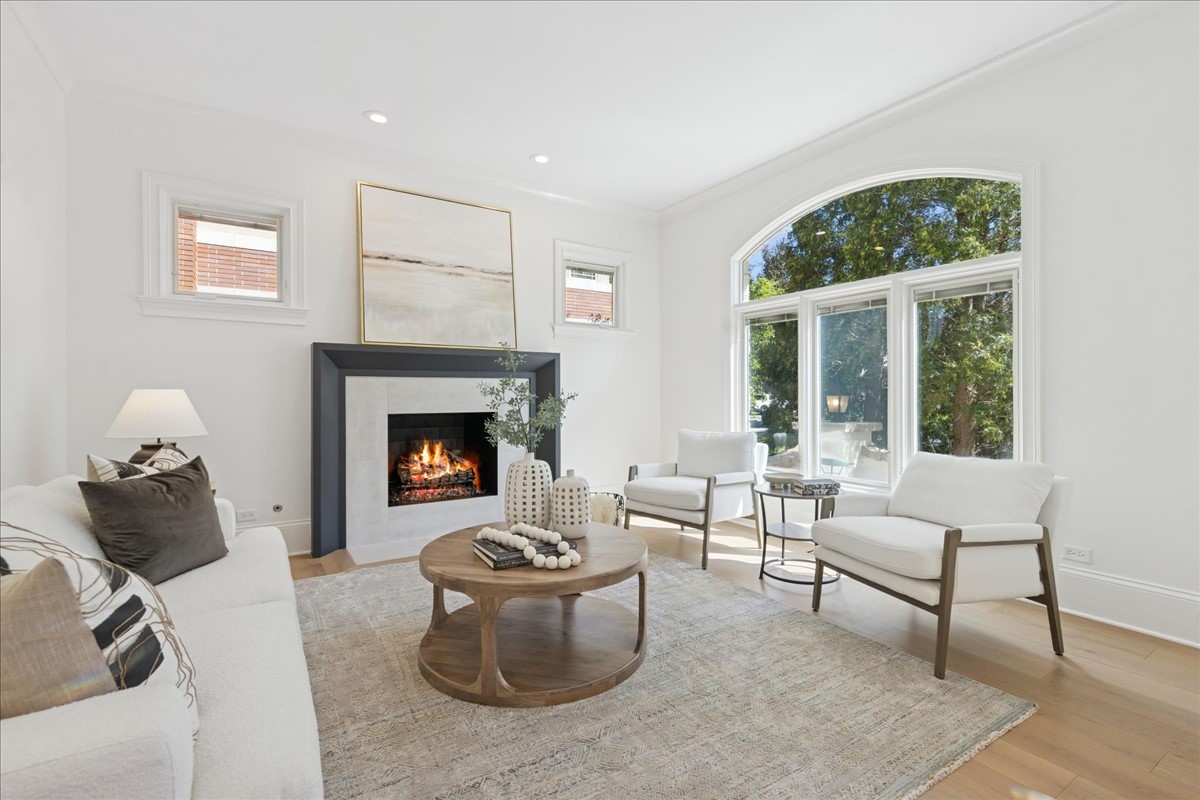 156 Sunnyside Avenue Elmhurst IL 60126