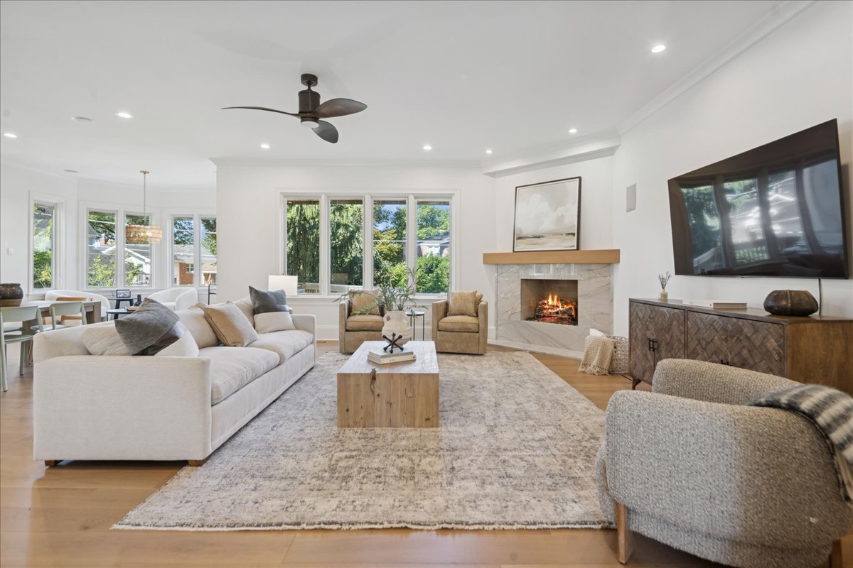 156 Sunnyside Avenue Elmhurst IL 60126