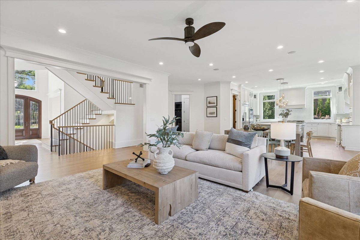 156 Sunnyside Avenue Elmhurst IL 60126