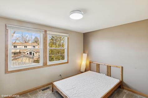 12 Cloverdale Court Buffalo Grove IL 60089